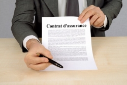 Contrat d'assurance - Crédit photo : &copy; Richard Villalon - Fotolia.com